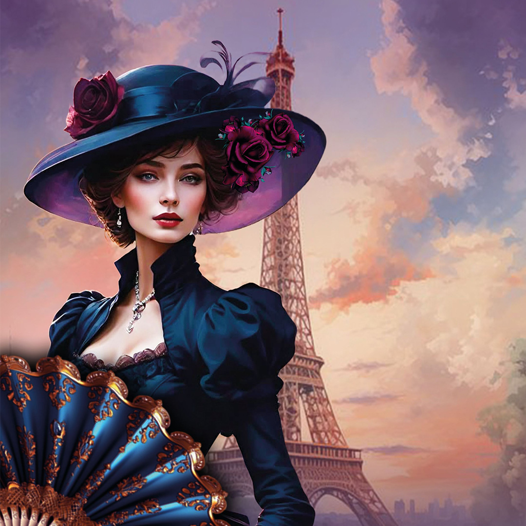 Vrouw in elegante jurk met grote hoed poseert voor de Eiffeltoren bij zonsondergang.