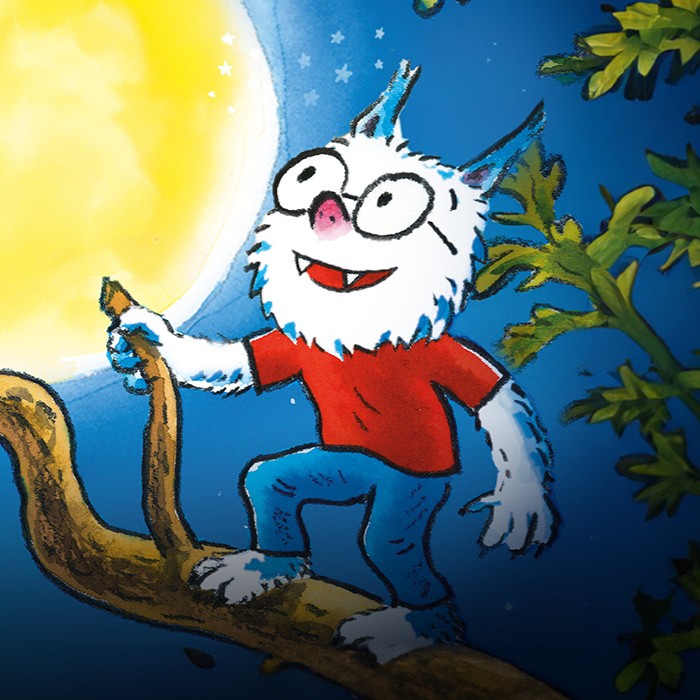 Dolfje met rode trui en bril staat op een boomtak